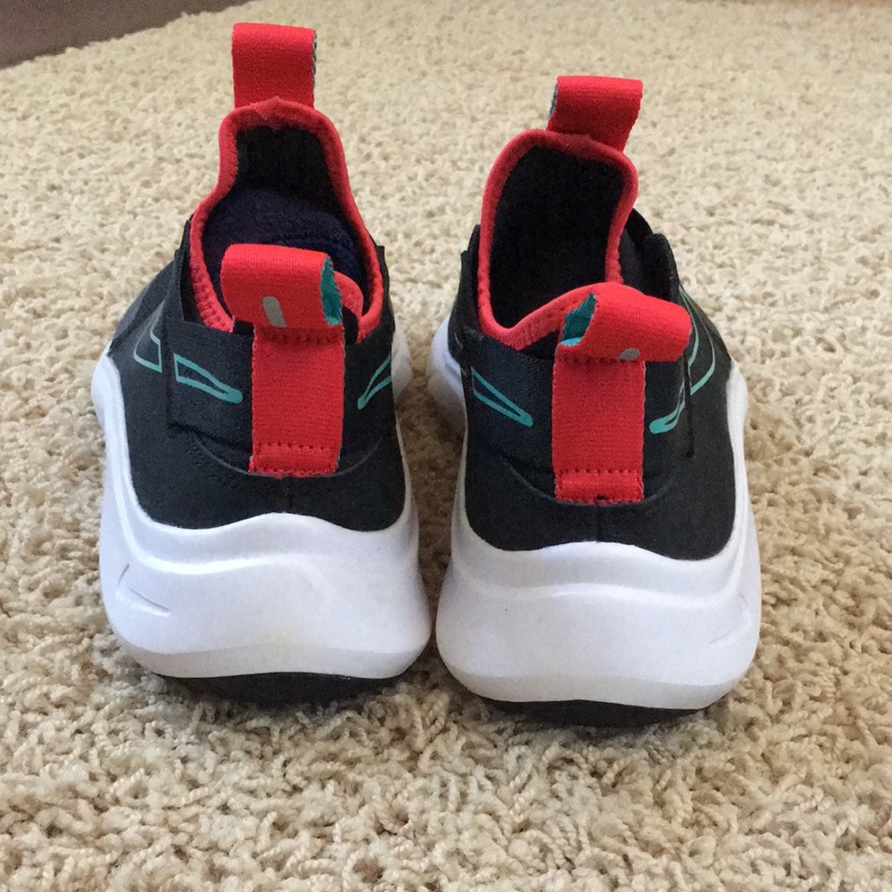Nike Kids Black Slip-On Sneakers - Picture 3 of 4
